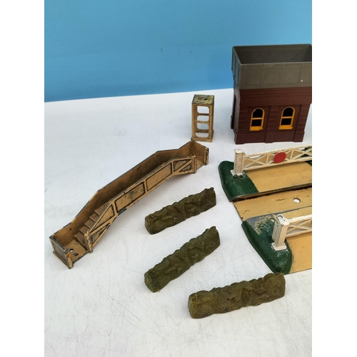 160 - Mixed Collection of Tri-Ang and Hornby-Dublo Train Set Accessories to include Buildings, Bridges, et... 