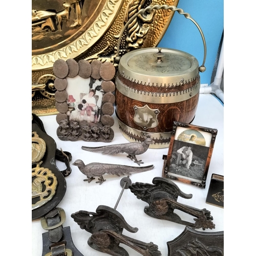 290 - Collection of Mixed Metal Ware to include Horse Brasses, Carving Set, Brass Plane, Biscuit Barrel, e... 