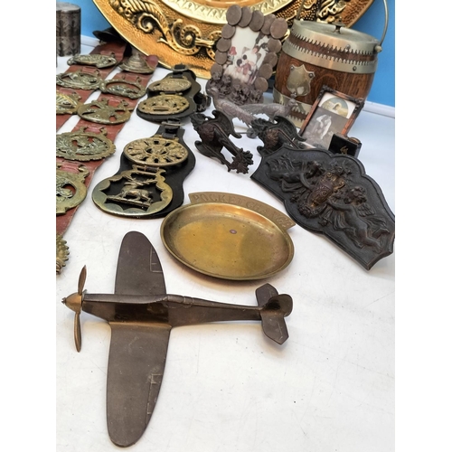 290 - Collection of Mixed Metal Ware to include Horse Brasses, Carving Set, Brass Plane, Biscuit Barrel, e... 