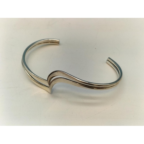 342 - Silver 925 Wishbone Design Bangle.