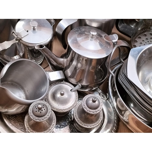 555 - Box of Stainless Steel Kitchen Ware to include Coffee Percolator, Curry Dish, Rice Dish, Trays, etc.