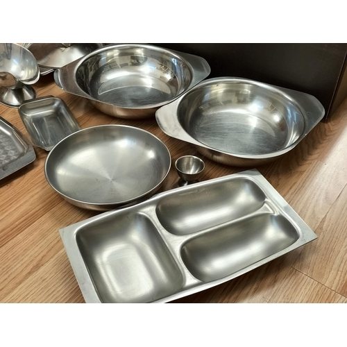 555 - Box of Stainless Steel Kitchen Ware to include Coffee Percolator, Curry Dish, Rice Dish, Trays, etc.