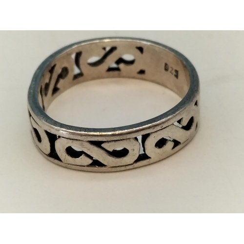 595 - Silver 925 Swirl Band Ring. Size S.