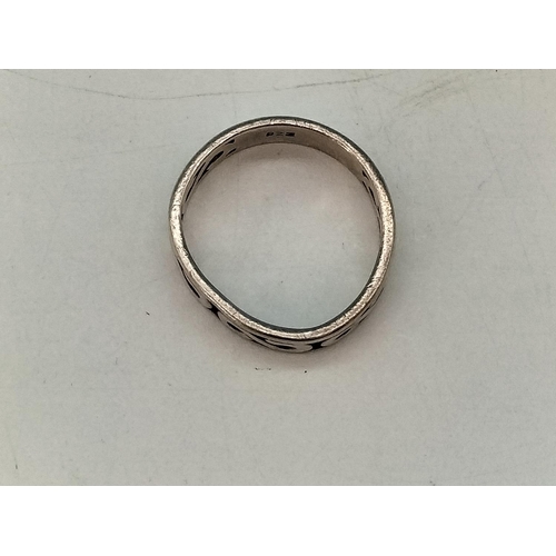 595 - Silver 925 Swirl Band Ring. Size S.