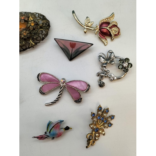 269 - Collection of Brooches (12) to include Flowers, Dragonfly, A.R.Brown Pewter Squirrel, etc.