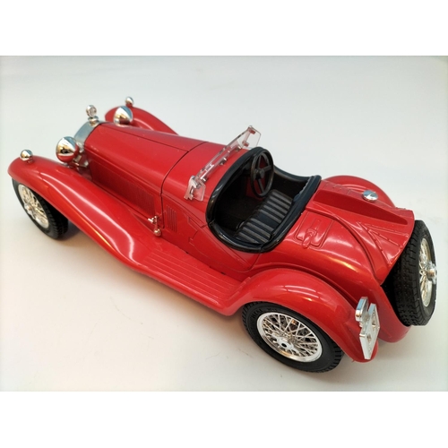 562 - Burago Die-Cast Cars (3) to include Ferrari and Alfa Romeo. Largest 8cm High, 25cm x 10cm.