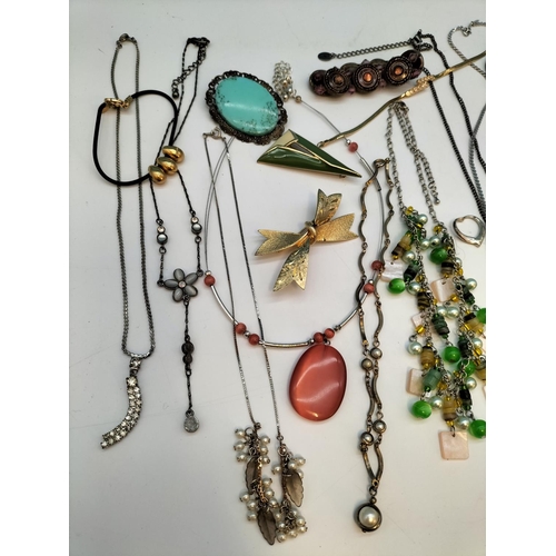 489 - Collection of 1950's/1960's Costume Jewellery.