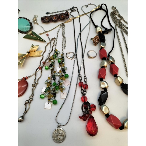 489 - Collection of 1950's/1960's Costume Jewellery.