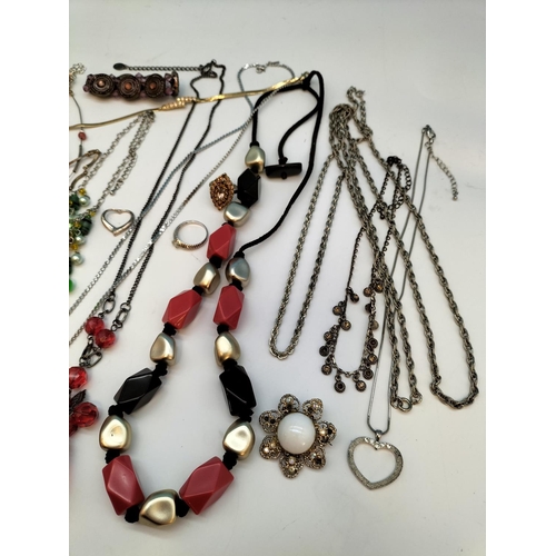 489 - Collection of 1950's/1960's Costume Jewellery.