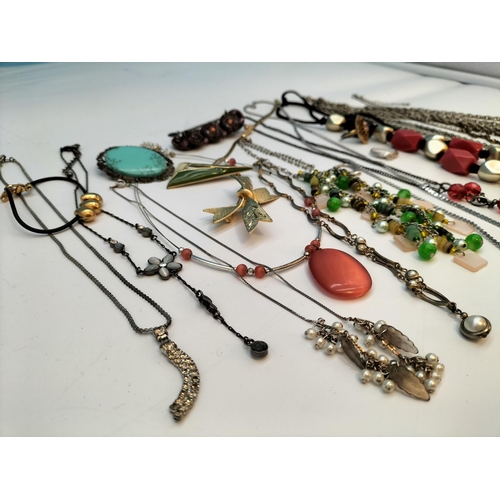 489 - Collection of 1950's/1960's Costume Jewellery.