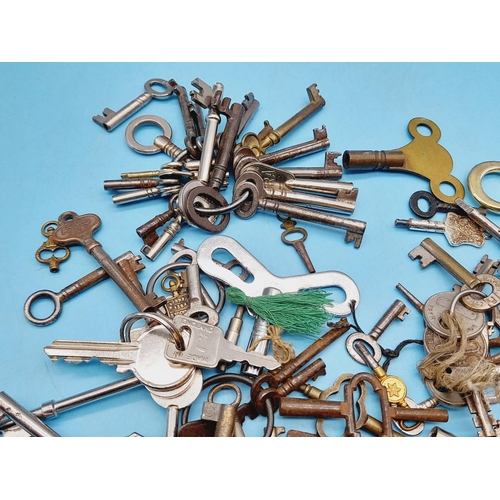 621 - Quantity of Mixed Vintage and Modern Keys to include Pocket Watch, Clock, Furniture Keys.