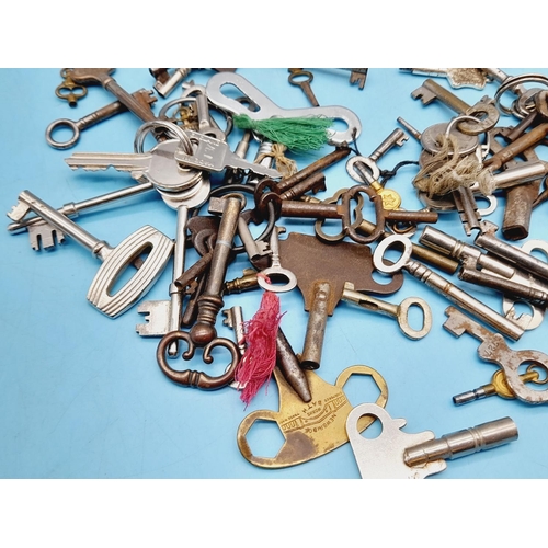 621 - Quantity of Mixed Vintage and Modern Keys to include Pocket Watch, Clock, Furniture Keys.