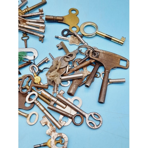 621 - Quantity of Mixed Vintage and Modern Keys to include Pocket Watch, Clock, Furniture Keys.