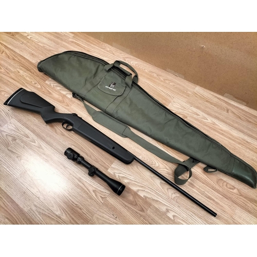 174 - SMK Synxs 5.5 Break Barrel Air Rifle with Sabre Carry Case. Age Limit 18+, ID Required on Purchase.