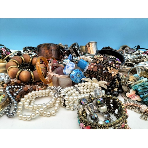 343 - Collection of Costume Jewellery Bracelets and Bangles.