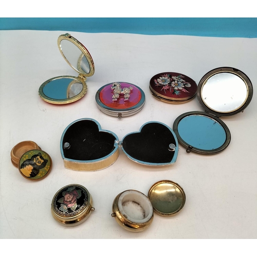 349 - Collection of Vintage and Modern Compacts and Pill Boxes, including Stratton.