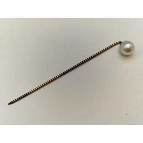 36 - 9ct Gold Pin with Pearl Top. 5.5cm Long.