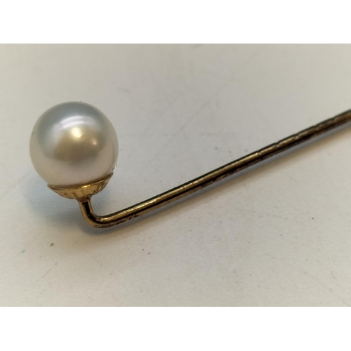 36 - 9ct Gold Pin with Pearl Top. 5.5cm Long.