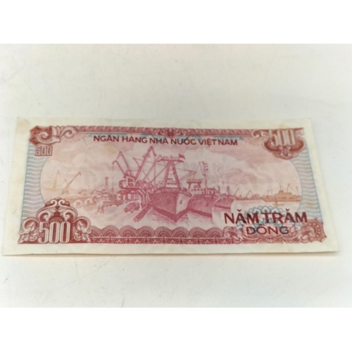 48 - 1988 500 Vietnamese Dong Notes. Run of Consecutive Numbered 100 Notes.