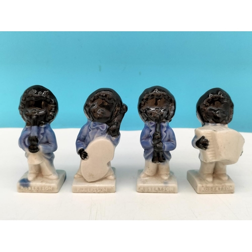 158 - Wade Robertson's Golly Band Players (4). Tallest 6cm. Slight Loss to Glaze on 1.