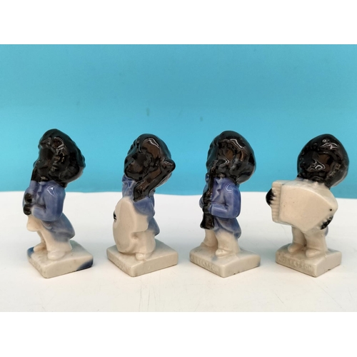 158 - Wade Robertson's Golly Band Players (4). Tallest 6cm. Slight Loss to Glaze on 1.