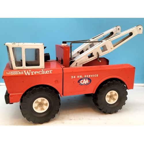 261 - 1970's Tonka Mighty Wrecker Recovery Truck. 30cm Tall, 41cm x 20cm.