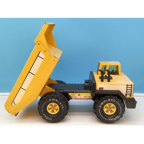 446 - 2 x Tonka Dumper Trucks. 26cm High, 43cm x 20cm.