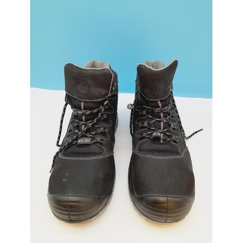 493 - Pair of Men's Blackrock Black Boots. Size 9 EU43. Used.