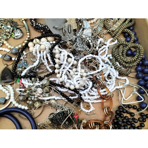 385 - Collection of Costume Jewellery.