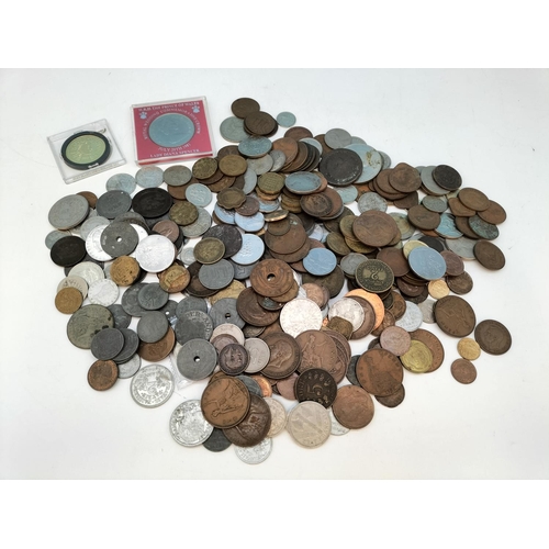 332 - Quantity of Mixed World Coins.