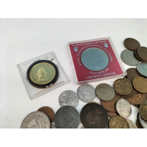 332 - Quantity of Mixed World Coins.