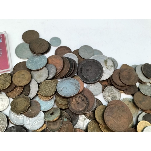 332 - Quantity of Mixed World Coins.