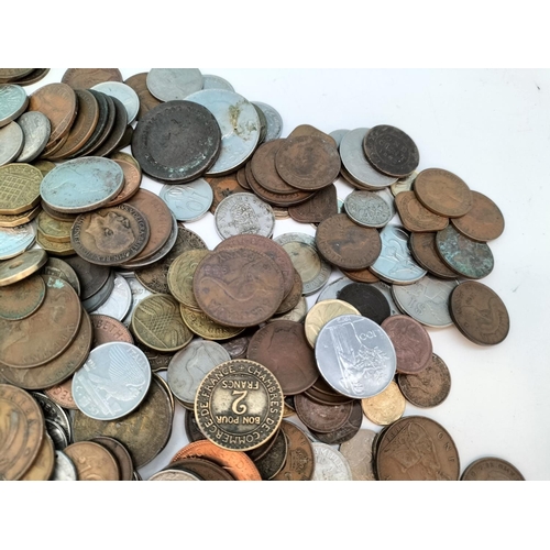 332 - Quantity of Mixed World Coins.