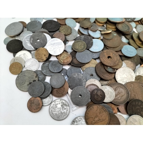 332 - Quantity of Mixed World Coins.