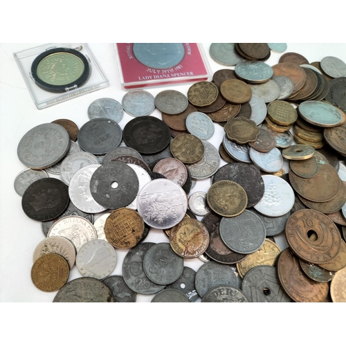 332 - Quantity of Mixed World Coins.