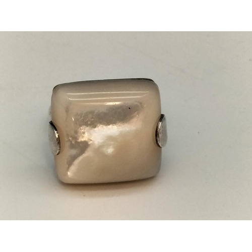 453 - Silver 925 Mother of Pearl 2cm Square Ring. Size N.