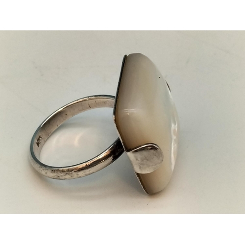 453 - Silver 925 Mother of Pearl 2cm Square Ring. Size N.