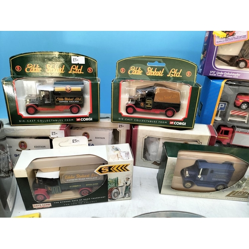 462 - Collection of Scale Model Boxed Vehicles. Various Makers to include Corgi, Lledo, Oxford Diecast, et... 