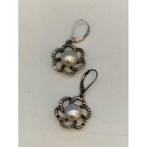 392 - 925 Silver and Pearl Earrings plus Pendant with 925 Silver 18