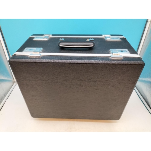 320A - Jewellers Display Travel Case with Keys. 42cm x 32cm x 24cm.