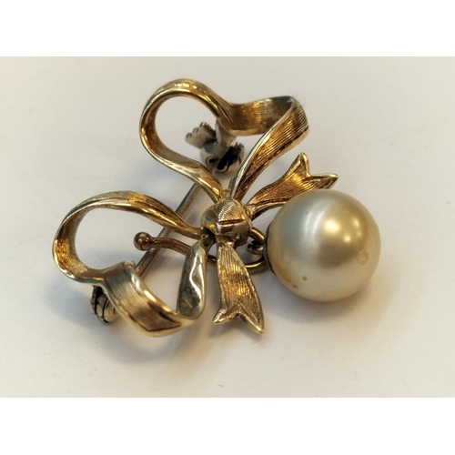 10 - 14ct Gold 585 Bow Brooch with Pearl Drop and Steel Pin. Total Weight 3.8 Grams.