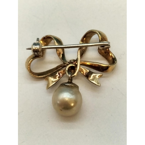 10 - 14ct Gold 585 Bow Brooch with Pearl Drop and Steel Pin. Total Weight 3.8 Grams.