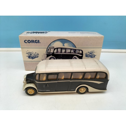 453 - Boxed Corgi Classics AEC 4 Wheel Flatbed with Barrels 'Federation Brewery' 97370 and Bedford OB 'War... 