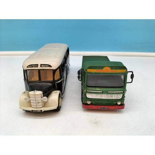 453 - Boxed Corgi Classics AEC 4 Wheel Flatbed with Barrels 'Federation Brewery' 97370 and Bedford OB 'War... 