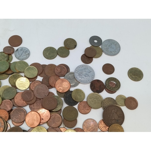 584 - Quantity of Mixed World Coins and Tokens to include Euros and UK Coins.