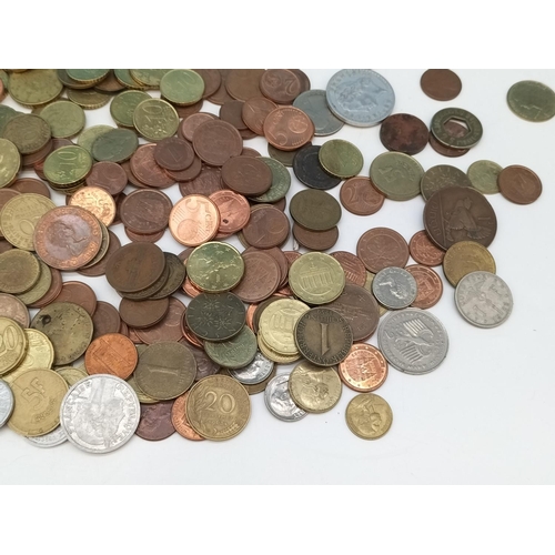 584 - Quantity of Mixed World Coins and Tokens to include Euros and UK Coins.