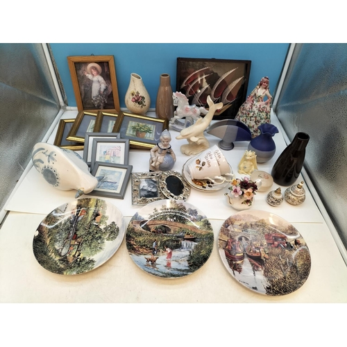 590 - Collection of Assorted Items to include String Picture, Vases, Wedgwood Canal Collection Plates, etc... 