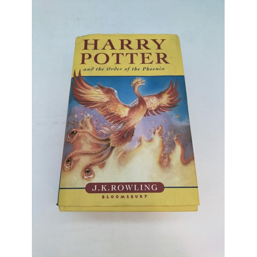 646 - Box of Assorted Items to include JK Rowling 'Harry Potter and the Order of the Phoenix First Edition... 