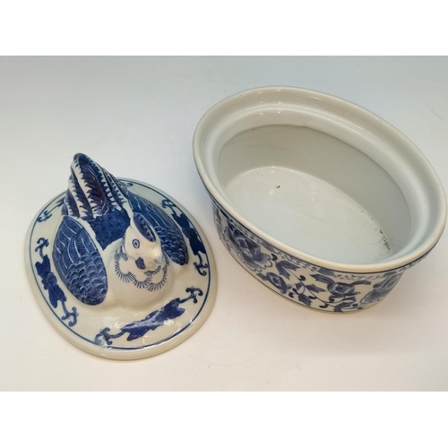 185 - Blue and White 'Duck' and 'Hen' Lidded Casserole/Pie Dishes plus a Teapot in the Shape of a Chicken ... 