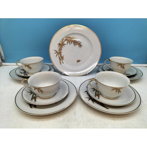 340 - Japanese White and Gold Geisha Girl 16 Piece Tea Set. Chip to Rim of 2 Plates.